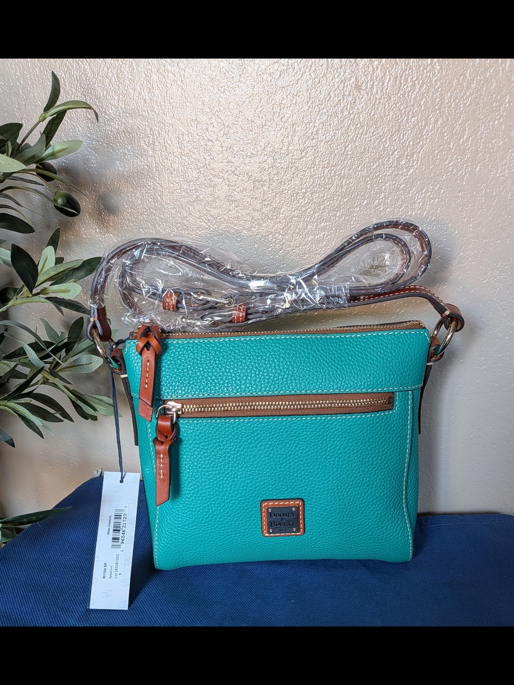 NWT! Dooney & Bourke Spearmint Pebbled Leather Crossbody - Picture 5 of 10